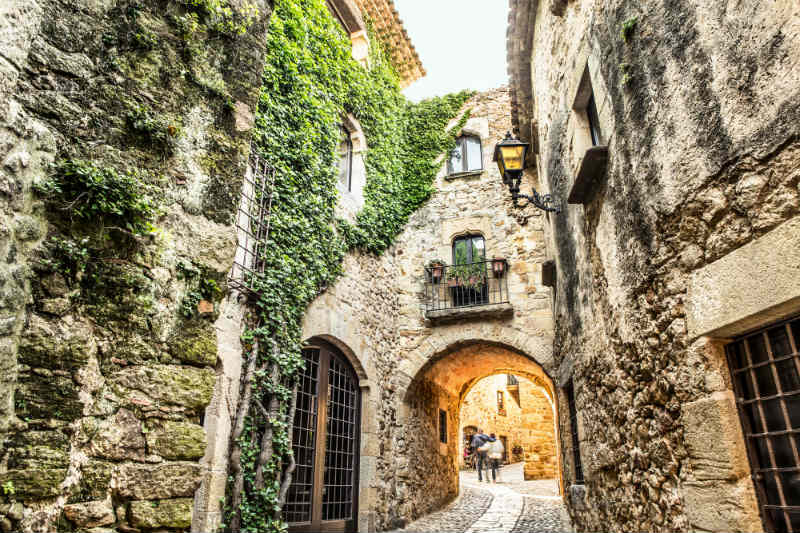 11Pals-Spain-things-to-do-picturesque-medieval-village